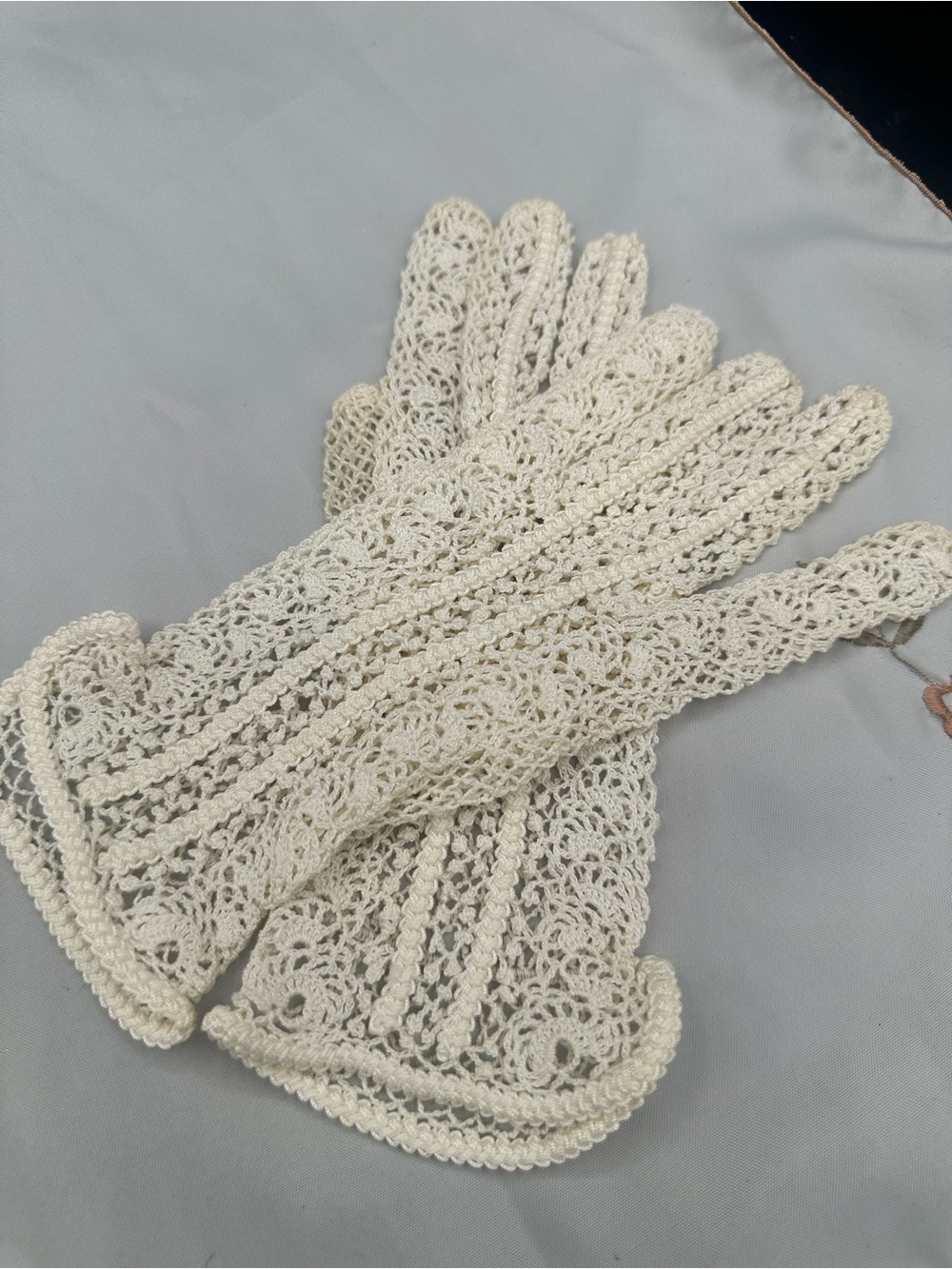 Cream Crochet Lace Women's Gloves